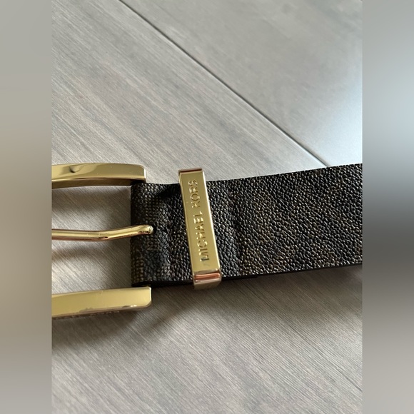 Michael Kors Fashionable Brown Belt - Picture 2 of 4